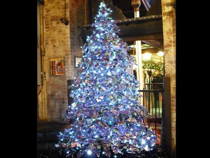 Top 10 des arbres Crazy Christmas à partir de bouteilles, prêt de vélos, caddies et plus, Inhabitat - Vert