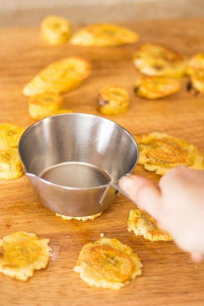 Tostones ou Fried vert Plantain (Fried vert Plantain) Tostones ou Fried vert Plantain