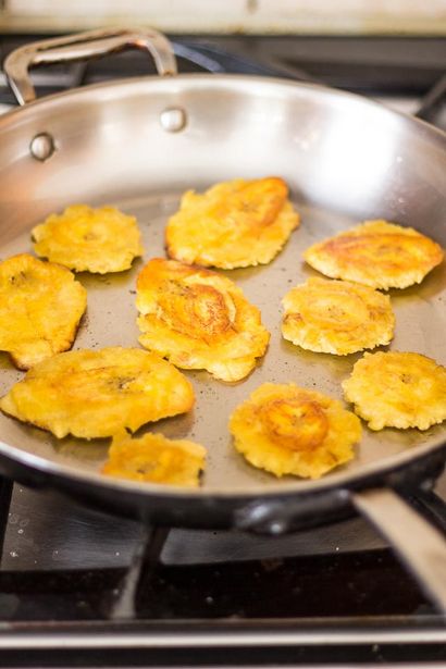 Tostones ou Fried vert Plantain (ingrédients de cuisine maison recettes) Tostones ou Fried vert Plantain