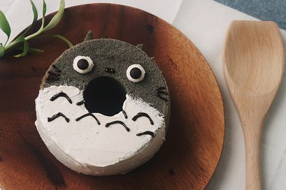 Mousseline de soie noire Sésame Totoro Recette de gâteau - Sumopocky, Handcrafted Bakes