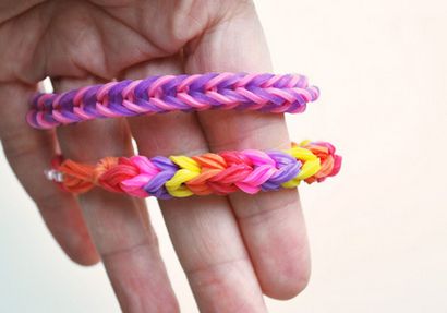 Triple-Fish Tail Regenbogen-Loom-Armband unter Verwendung von zwei Bleistifte