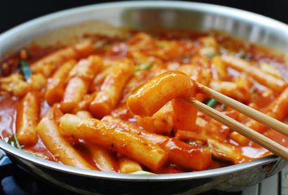 Tteokbokki (Würzige Gebratene Reis-Kuchen) - Koreanisch Bapsang