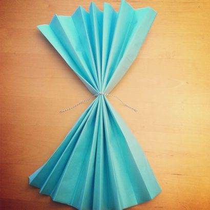 Tutorial- Wie DIY Riesenseidenpapier Blumen machen - Hallo Creative-Familie