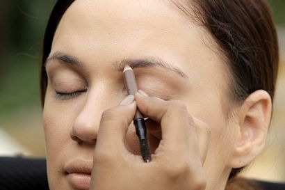 Tutoriel Comment faire vos sourcils avec le maquillage Thicker