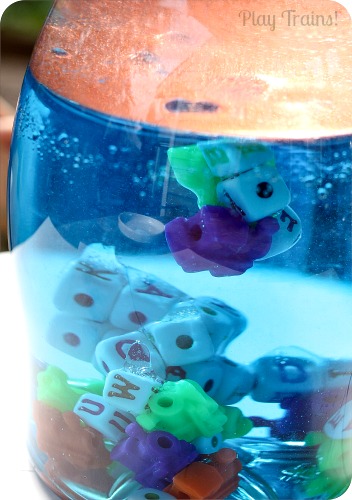 Zwei-Farben-Öl und Wasser Discovery-Flaschen - Play-Züge!