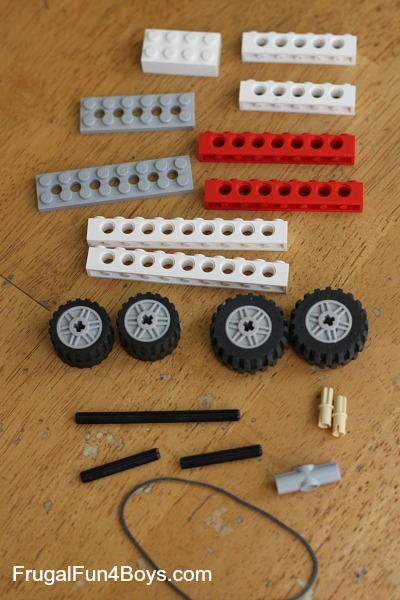 Deux façons de construire une bande en caoutchouc Powered Lego voiture - Fun Frugal pour les garçons et les filles