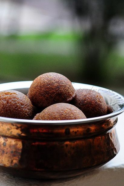 Unniyappam-Nei Appam-Neyyappam Rezept (mit Reismehl) -Diwali Sweets - Essbare Garten