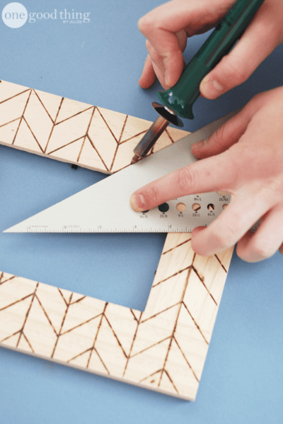 Utilisez un outil à bois pour faire de l'artisanat charme rustique - Une bonne chose par Jillee