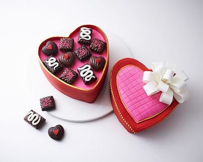 Valentine - s Herz-Süßigkeit-Kasten-Kuchen