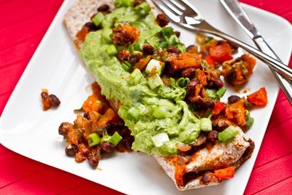 Enchiladas végétalien avec sauce à la coriandre Crème d'avocat - Oh, elle rougeoie