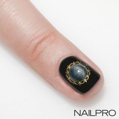 VIDEO Apprenez à créer Cat Eye Gem Gel Nails