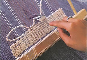 Weave mit einem hausgemachten Loom - Do It Yourself - Mutter Erde Nachrichten