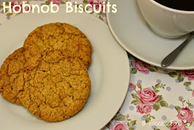 Nous ne facturons pas manger quoi avec un Biscuits Hobnob visage