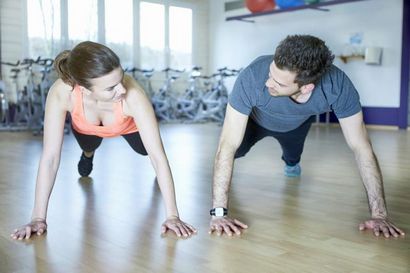 Qu'est-ce que les muscles ne Squat Poussées travail