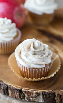 Fouetté Brown Sugar Buttercream Frosting - i manger coeur