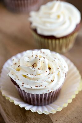 Fouetté Brown Sugar Buttercream Frosting - i manger coeur