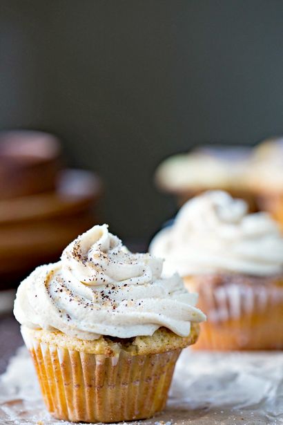 Fouetté Brown Sugar Buttercream Frosting - i manger coeur