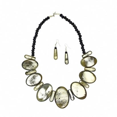 Vente en gros bijoux tribal africain comme des colliers, des bracelets et des bracelets, ceintures et plus (bijouterie africaine) Bijoux Tribal gros africains comme des colliers, des bracelets et des bracelets, ceintures et plus