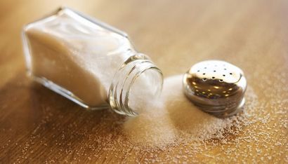 Warum Salz zu Wasser wirkt sich das Hinzufügen Machen Sie es Colder, Sciencing