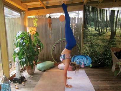 Yoga Tutoriel Comment faire un Handstand - The Journey Junkie