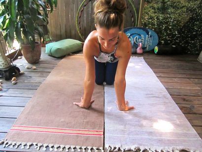 Yoga Tutoriel Comment faire un Handstand - The Journey Junkie