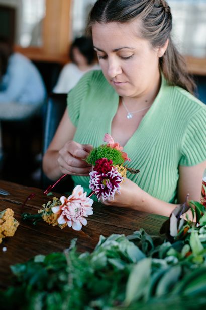 Sie - ll Diese einfache und stilvolle DIY Blumen-Crown-Tutorial, A Practical Hochzeit Liebe eine praktische