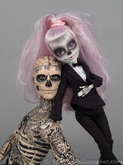 Zomby Gaga von Monster High und die Born This Way Foundation, The Toy Box Tutor