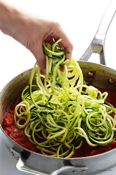 Zoodles Marinara (Zucchini Nudeln mit Chunky Tomatensauce), Gimme Some Oven