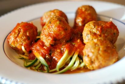 Spaghetti Zucchini (Zoodles!) - boulettes de viande - Nom Nom Paleo®