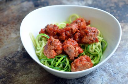 Spaghetti Zucchini (Zoodles!) - boulettes de viande - Nom Nom Paleo®