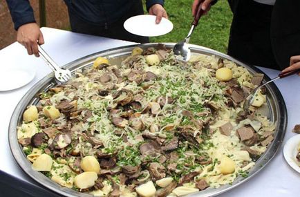 Beshbarmak titkok nélkül, vagy hogyan kell főzni beshmarmak minden a szabályokat, mágikus