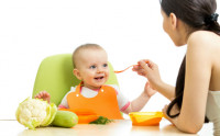Mi, hogy a gyermek az ételmérgezés, mint egy élvezet, és mit kell etetni a babát hányás