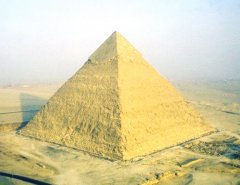 Mi is a piramis a szempontból a matematika