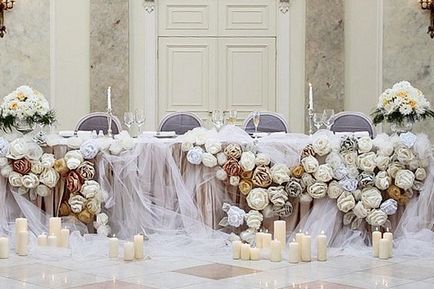 A dekoráció az esküvői terem, akár egyedül, díszítik az esküvői terem