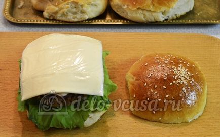 Házi sajtburger recept lépésről lépésre (23 fotó)