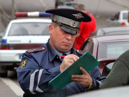 Megváltoztatja a színét az autó a közlekedési rendőrök