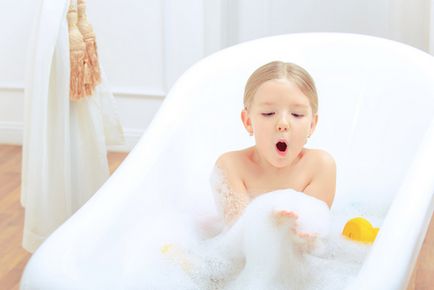 Hogyan fürödni a baba választani baba samponok, zselék és habfürdő