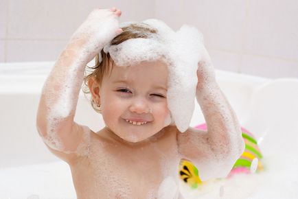 Hogyan fürödni a baba választani baba samponok, zselék és habfürdő