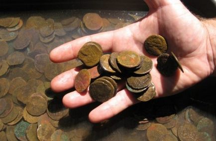 Hogyan tisztítható egy régi pénzérmét a hazai, valamint a régi, talált a földben, és attól az időponttól kezdve
