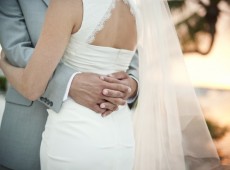 Melyik ruha pezsgő színű menyasszonyi ruha és esküvői ruha elefántcsont színű