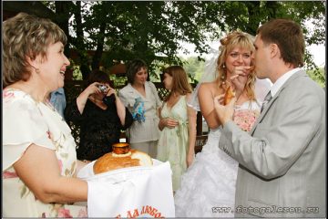 Melyik ruha pezsgő színű menyasszonyi ruha és esküvői ruha elefántcsont színű
