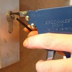 Hogyan kell megnyitni az ajtót kulcs nélkül zár