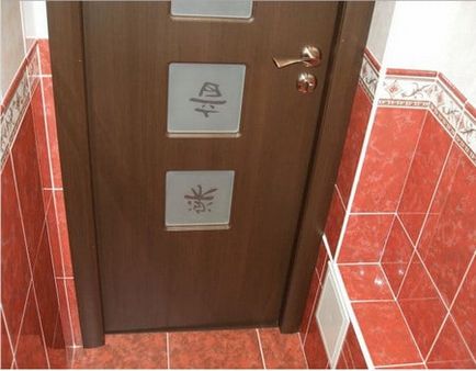 Hogyan kell megnyitni az ajtót, hogy a fürdőszoba gondok áttekintése és módját, hogy megoldja őket