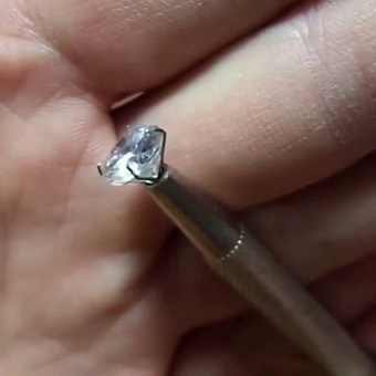 Hogyan lehet megkülönböztetni gyémánt egyéb kövek különbözik vágott gyémánt moissanite és fionita