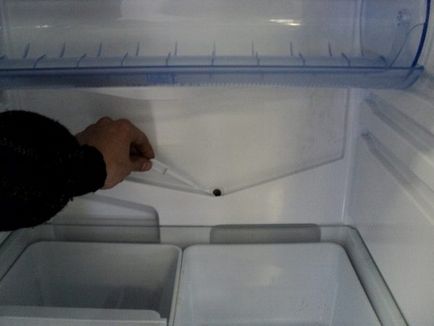 Hogyan tisztítsa meg a leeresztő lyuk a hűtőben
