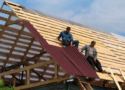 Hogyan terjed a tető kezével Ondulin megfelelő technológiai