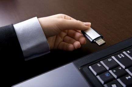 Hogyan kell helyesen és biztonságosan távolítsa el az USB flash meghajtót a számítógépből