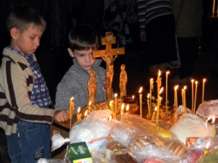 Hogyan, hogy megemlékezzenek a halott a templomban