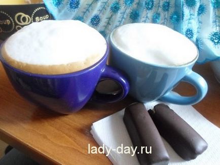 Hogyan, hogy a kávé habbal az otthon nélkül kávéfőző, egyszerű receptek képekkel
