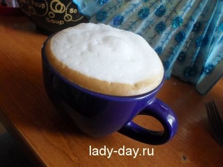 Hogyan, hogy a kávé habbal az otthon nélkül kávéfőző, egyszerű receptek képekkel